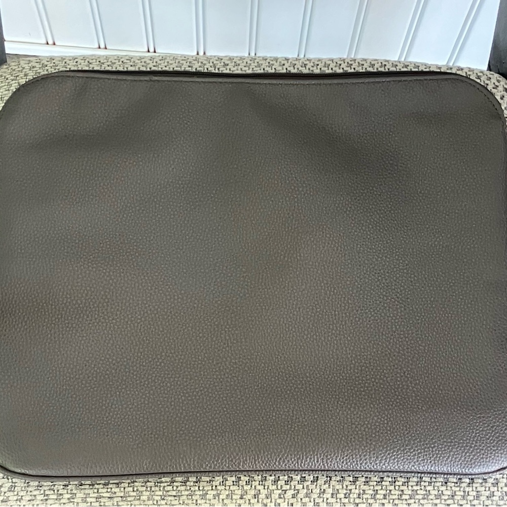 Thirty-One laptop sleeve.